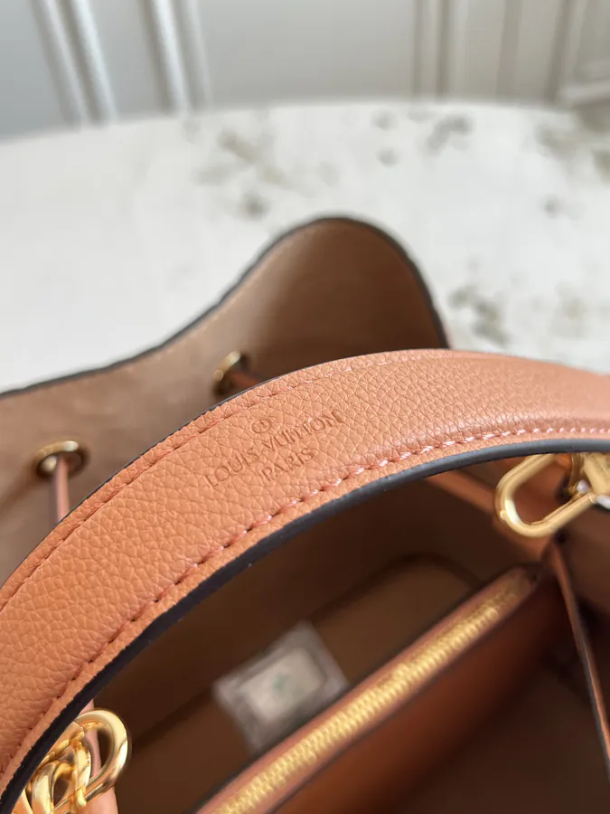 NéoNoé Midsize Bucket Bag with Monogram Empreinte
