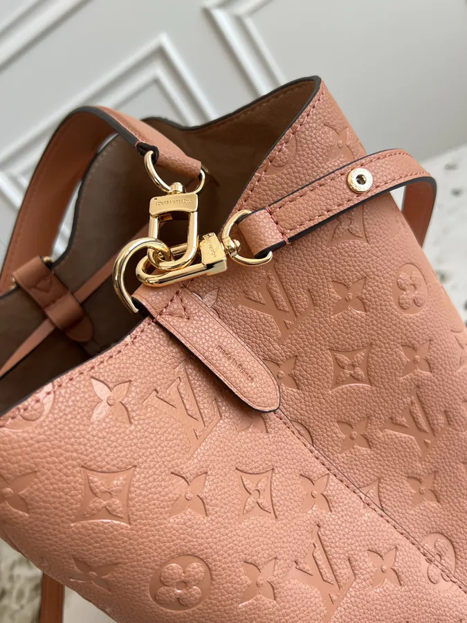 NéoNoé Midsize Bucket Bag with Monogram Empreinte