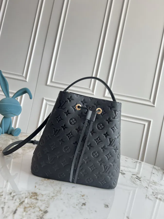 NéoNoé Bucket Bag in Grained Calfskin