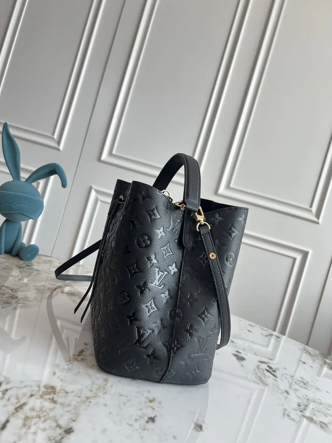 NéoNoé Bucket Bag in Grained Calfskin