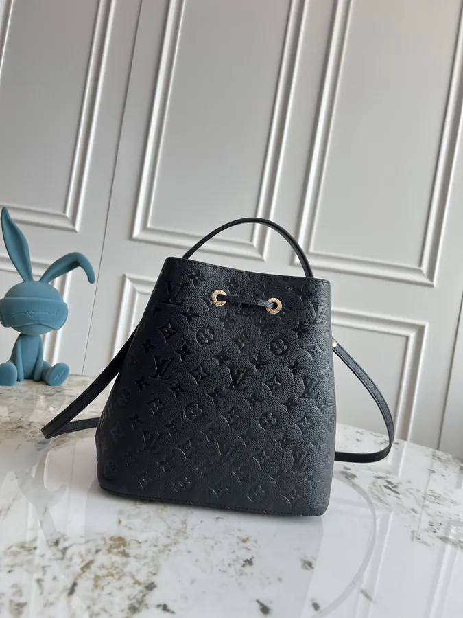 NéoNoé Bucket Bag in Grained Calfskin