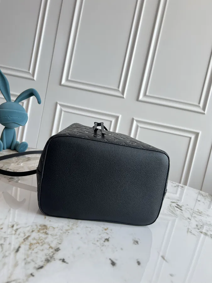 NéoNoé Bucket Bag in Grained Calfskin