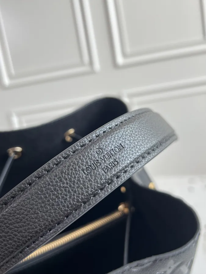 NéoNoé Bucket Bag in Grained Calfskin