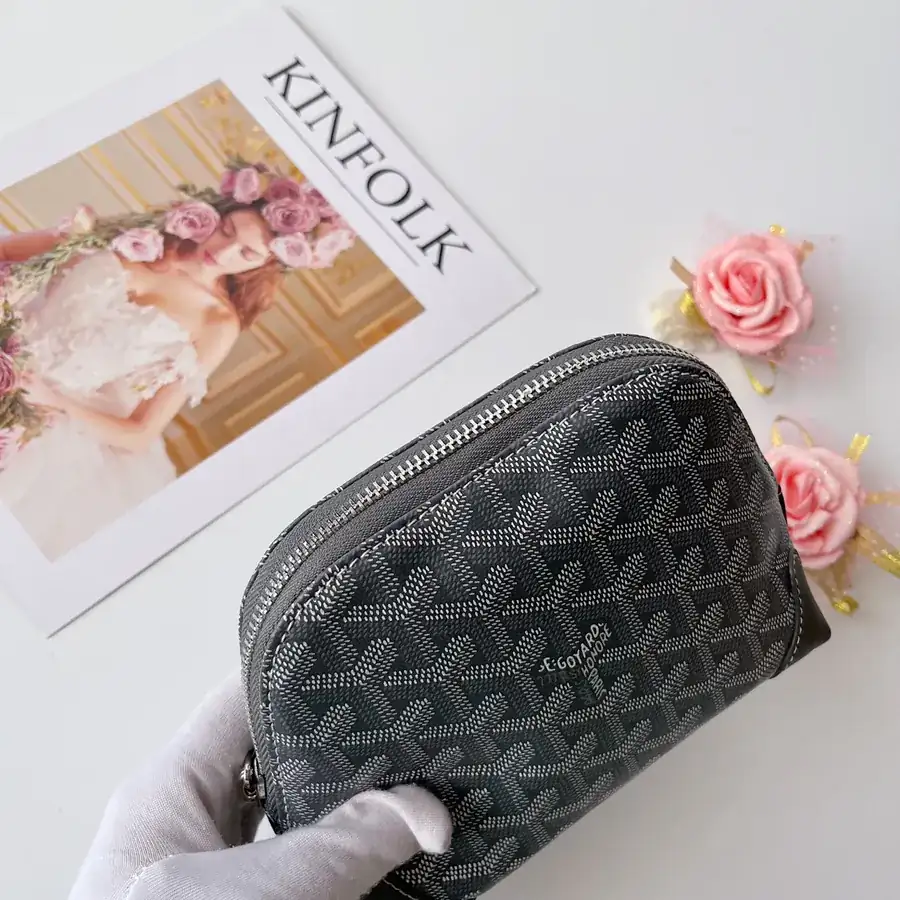 Mini Shell Shape Vendome Pouch Soft and Stylish