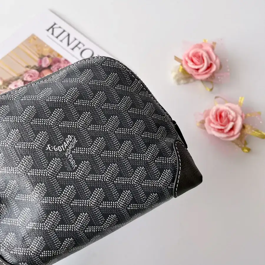 Mini Shell Shape Vendome Pouch Soft and Stylish