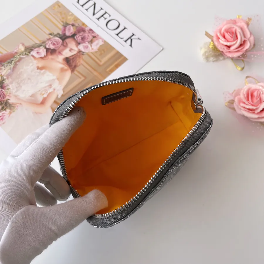 Mini Shell Shape Vendome Pouch Soft and Stylish