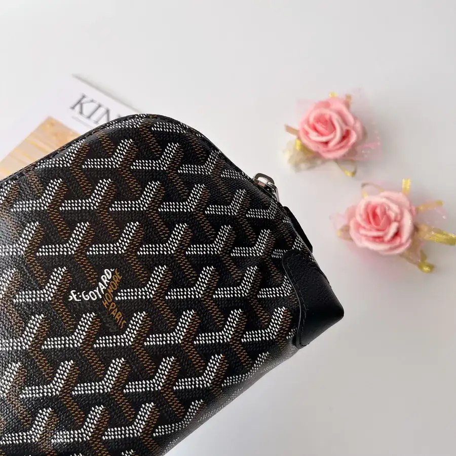 Mini Shell Shape Vendome Pouch Soft and Stylish Cosmetic Bag
