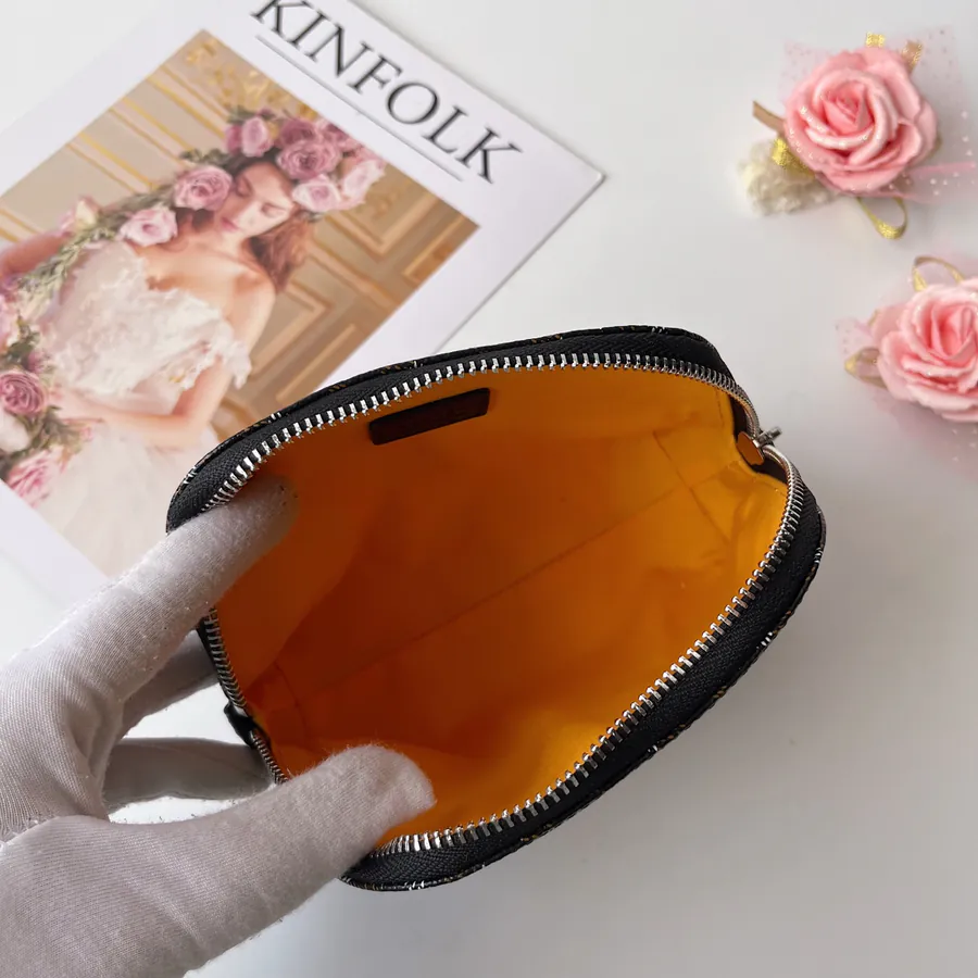 Mini Shell Shape Vendome Pouch Soft and Stylish Cosmetic Bag