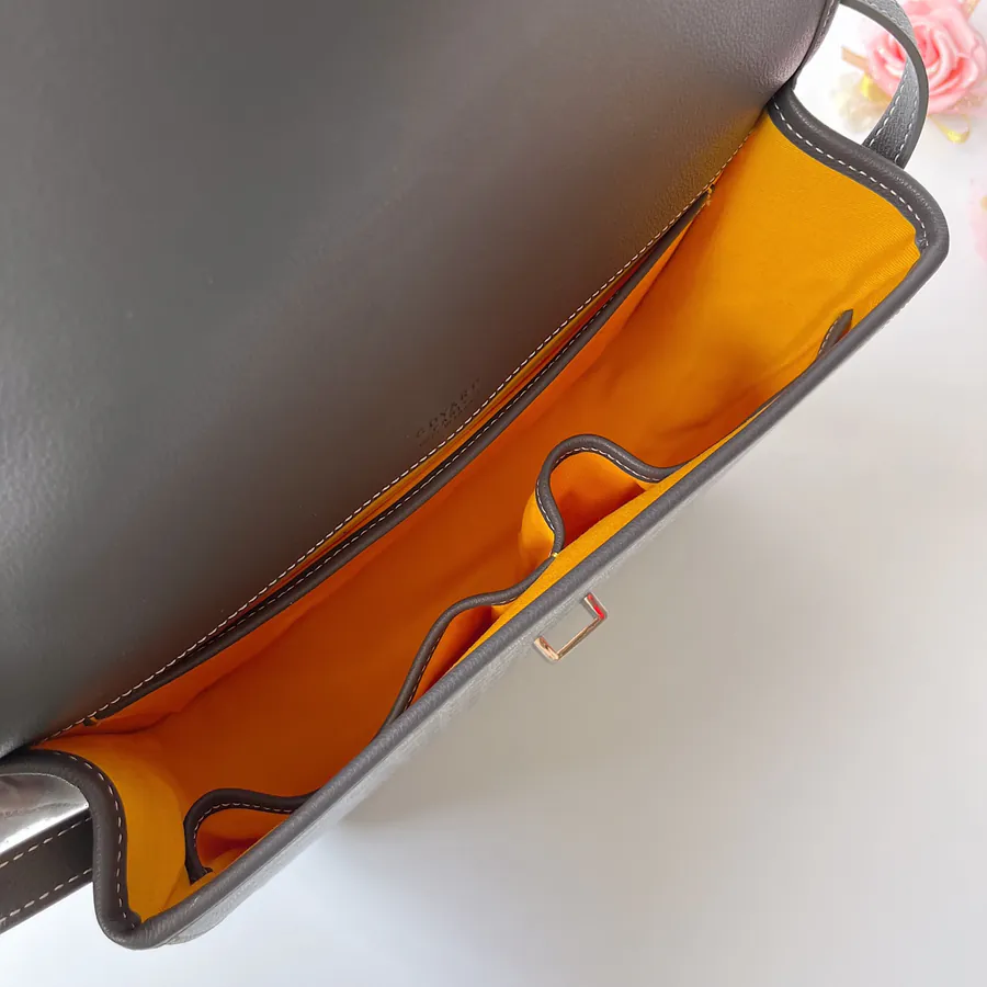 Belvédère Satchel Classic Minimalist Design