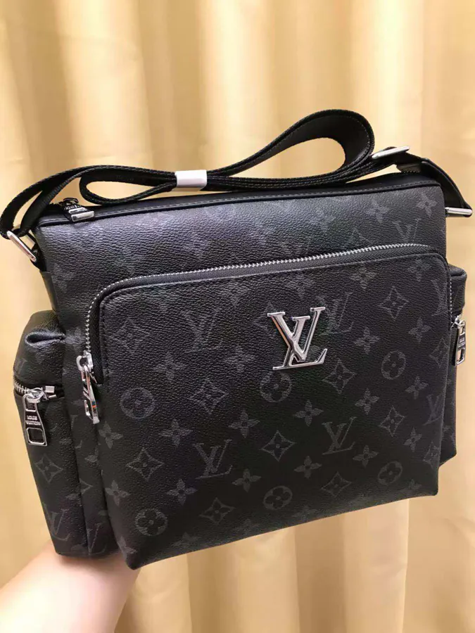 V Brand New Arrival Bucket Bag Classic Fabric, Minimalist Design