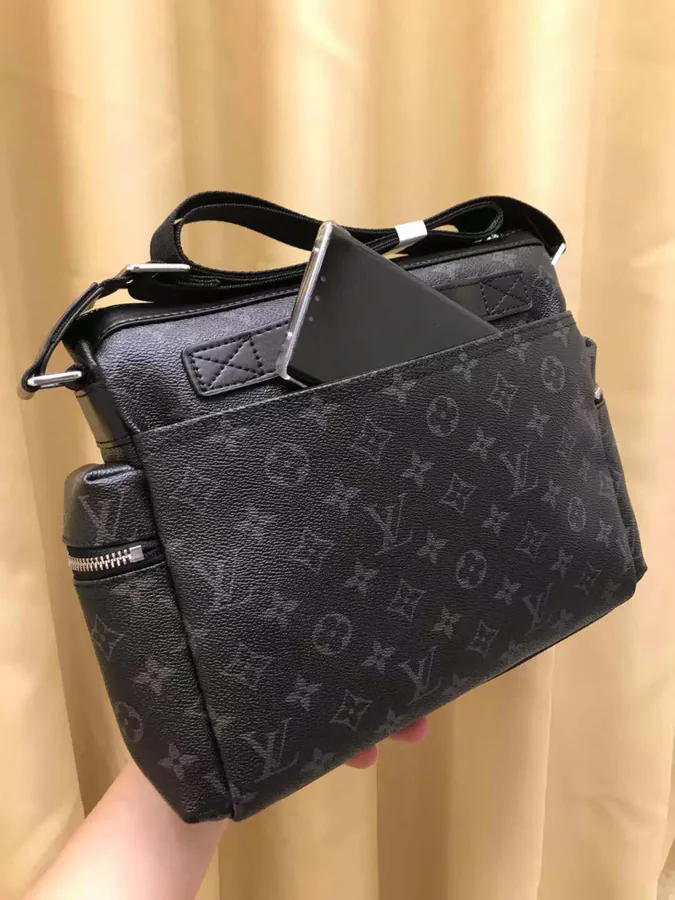 V Brand New Arrival Bucket Bag Classic Fabric, Minimalist Design