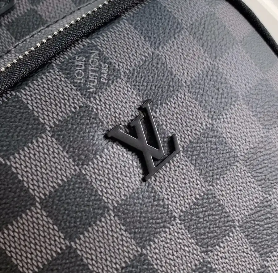 Avenue Shoulder Bag in Damier Infini Classic Black