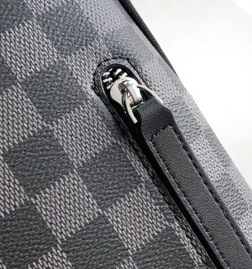 Avenue Shoulder Bag in Damier Infini Classic Black