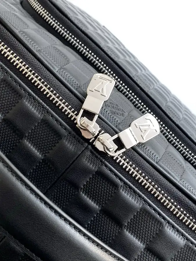 Avenue Damier Infinity Shoulder Bag