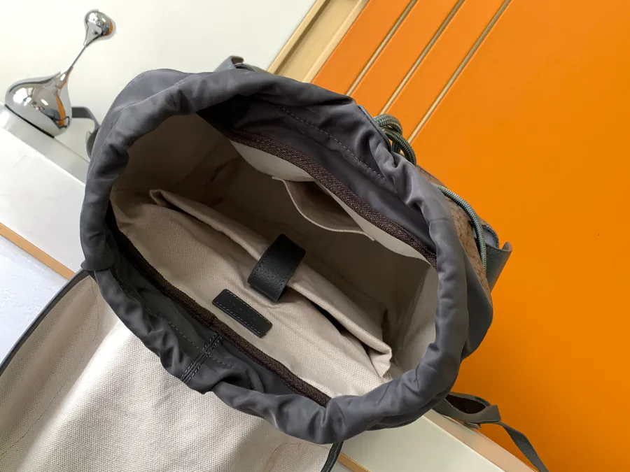 G Brand Shoulder Bag with Modern Design
