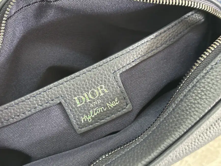AND HYLTON NEL Limited Edition Rider 2.0 Zip Messenger Bag