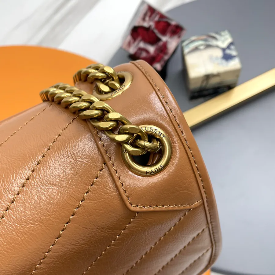 Niki Bucket Bag 28cm, Oiled Calfskin