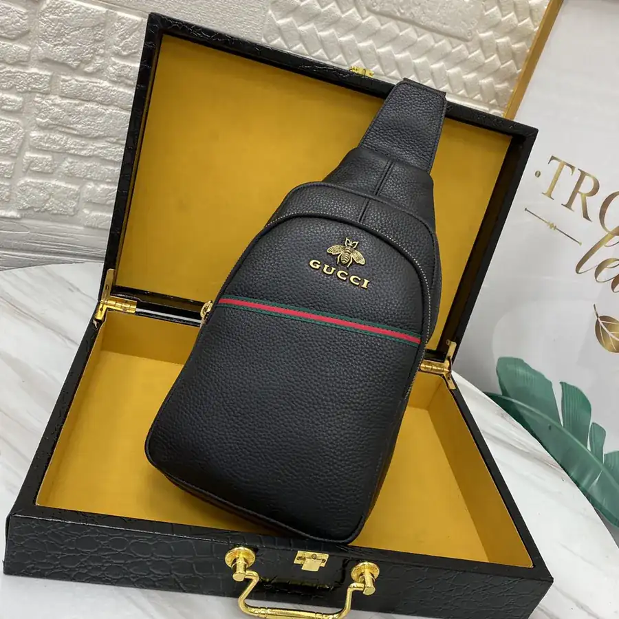 Gucci Men's Chest Bag Latest Style