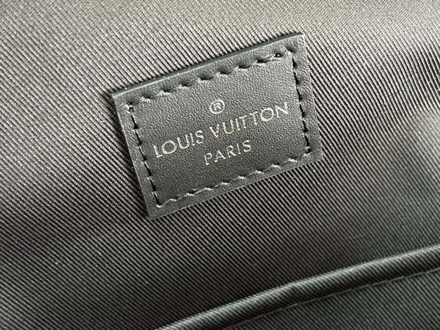 Louis Vuitton Avenue Shoulder Bag with Taïga Calfskin