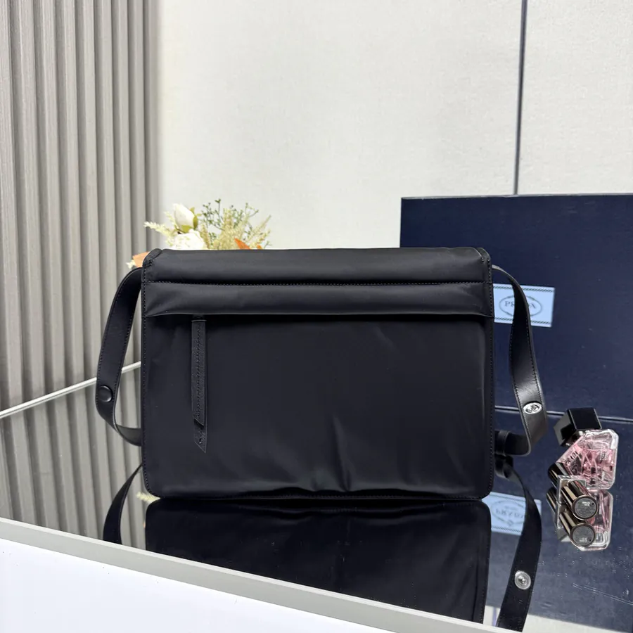 Bespoke Mail Bag 1BD255 Medium
