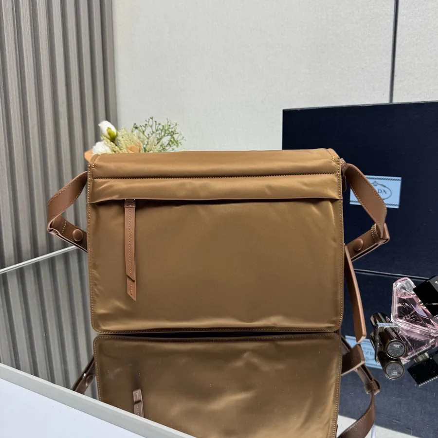 Bespoke Mail Bag 1BD255 Medium