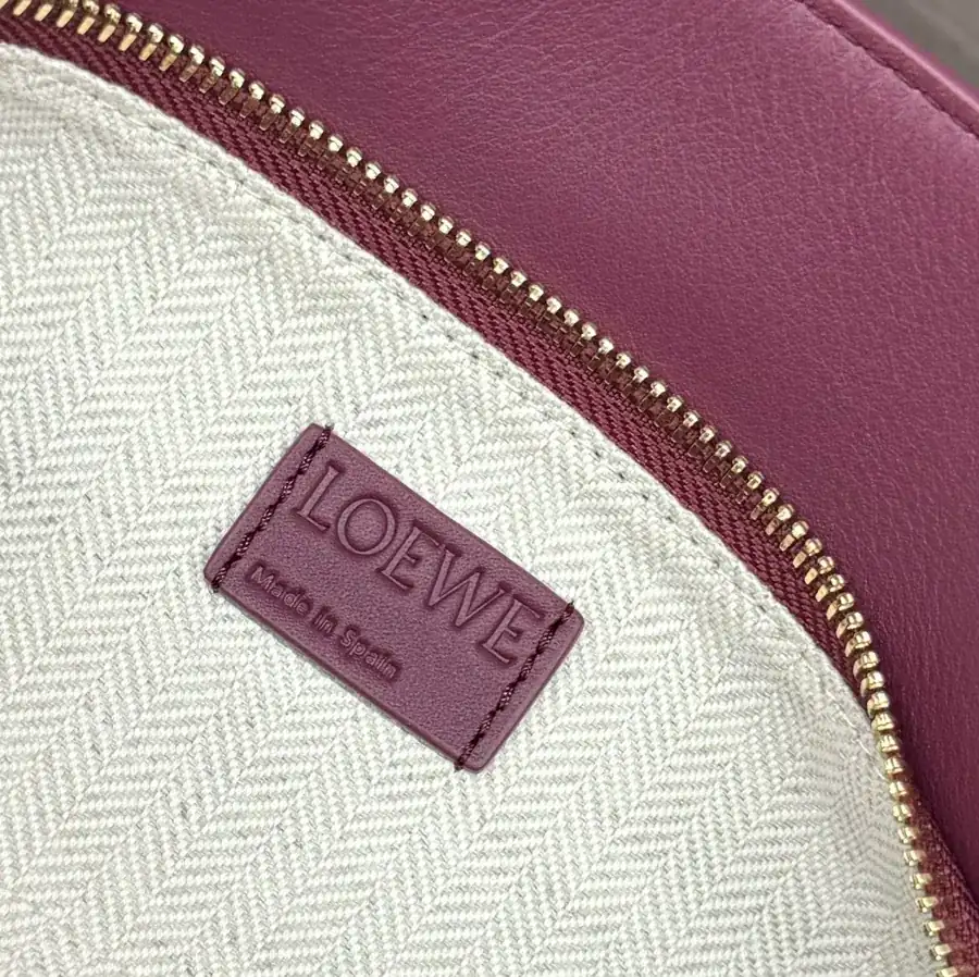 New Puzzle Handbag in Classic Leather