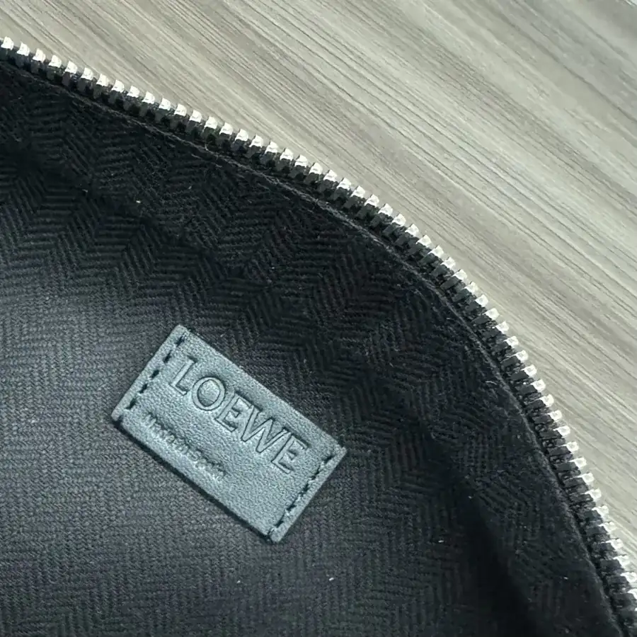 L'Oréal Classic Leather Sling Bag