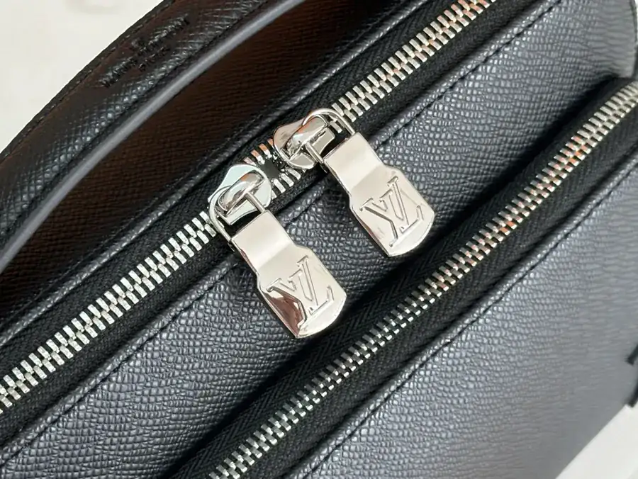 District Mini Messenger Bag with Taïga Leather