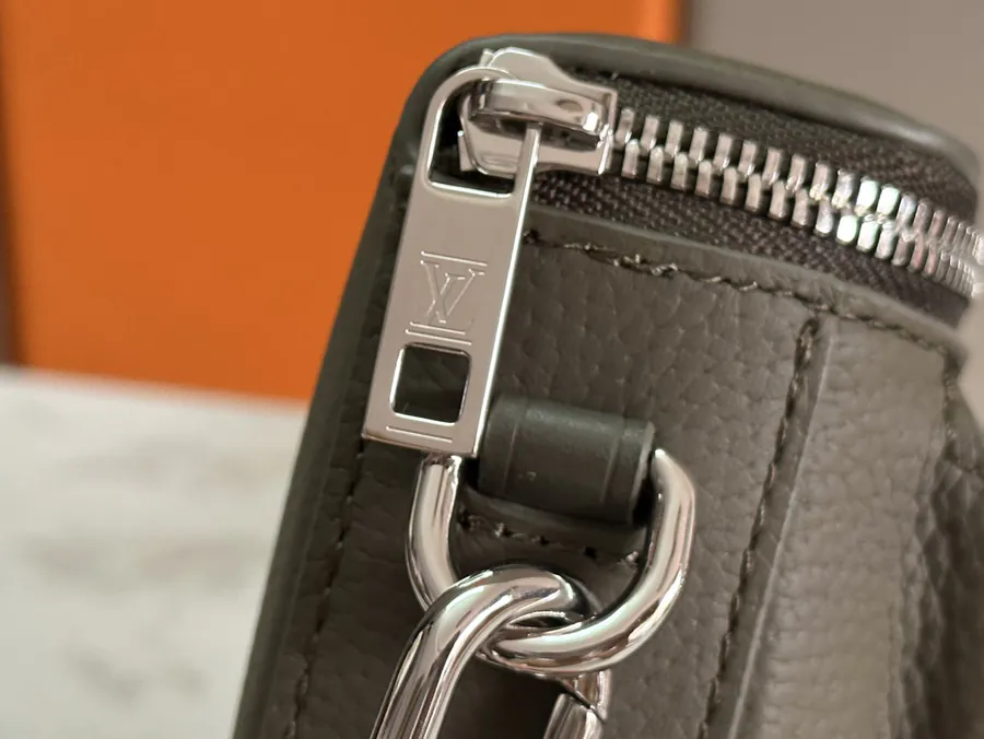 Pilot Mini Tote in Grained Calfskin