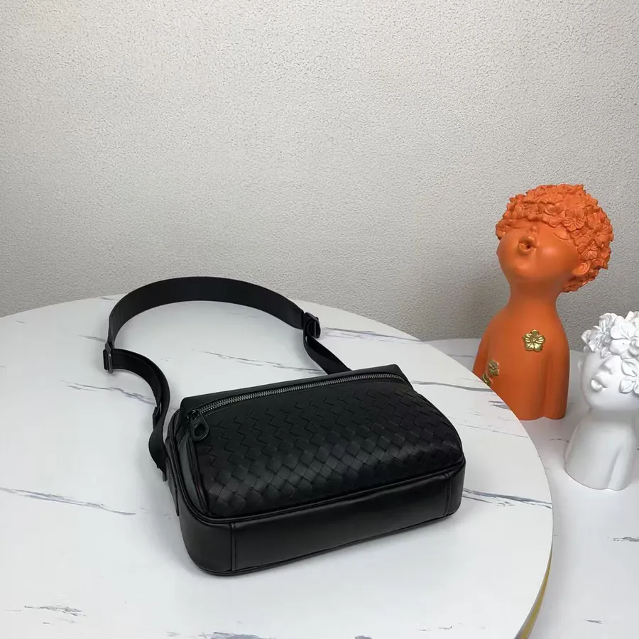420BV Handwoven Postman Bag Black