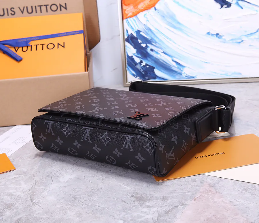 District Small Handbag Elegant and Lightweight