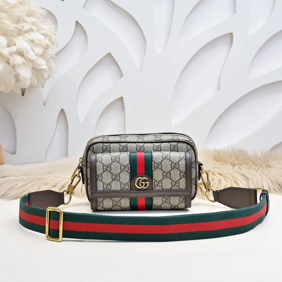 Gucci Men's Crossbody Bag Premium Leather, Stylish and Versatile