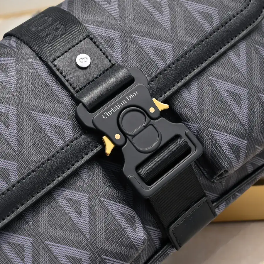 Hit the Road Messenger Bag Modern Style, Daily Commute