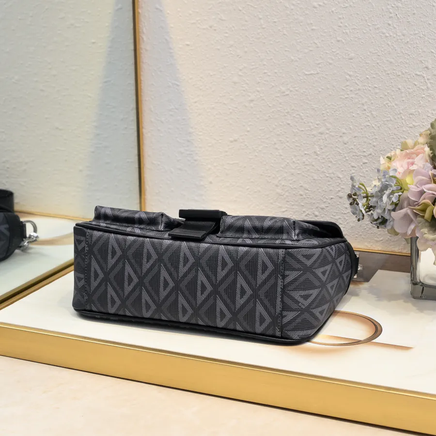 Hit the Road Messenger Bag Modern Style, Daily Commute