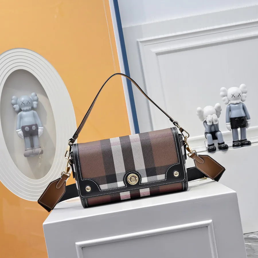 Burberry Messenger Bag Practical and Durable Material, Leather Trim, Versatile Shoulder & Crossbody Style