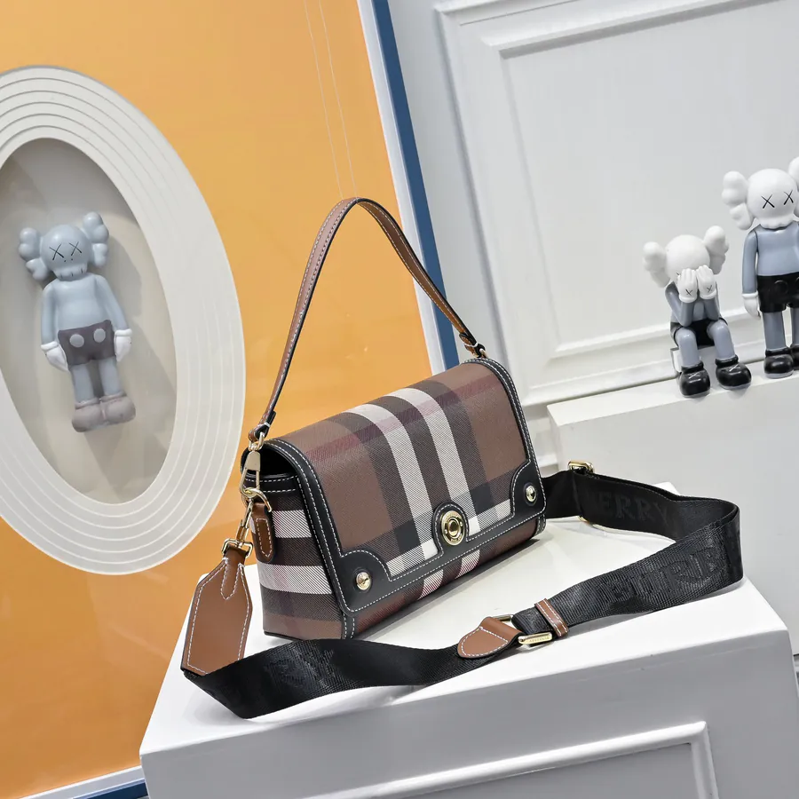 Burberry Messenger Bag Practical and Durable Material, Leather Trim, Versatile Shoulder & Crossbody Style