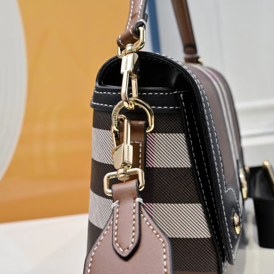 Burberry Messenger Bag Practical and Durable Material, Leather Trim, Versatile Shoulder & Crossbody Style
