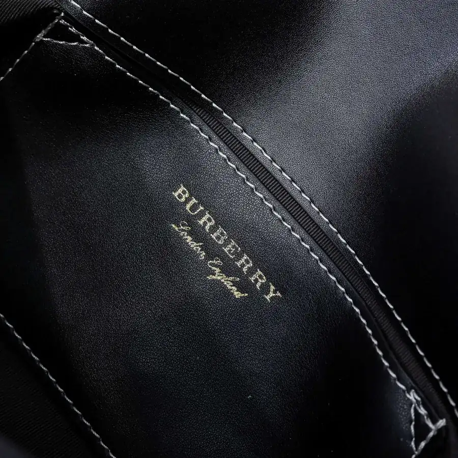 Burberry Messenger Bag Practical and Durable Material, Leather Trim, Versatile Shoulder & Crossbody Style