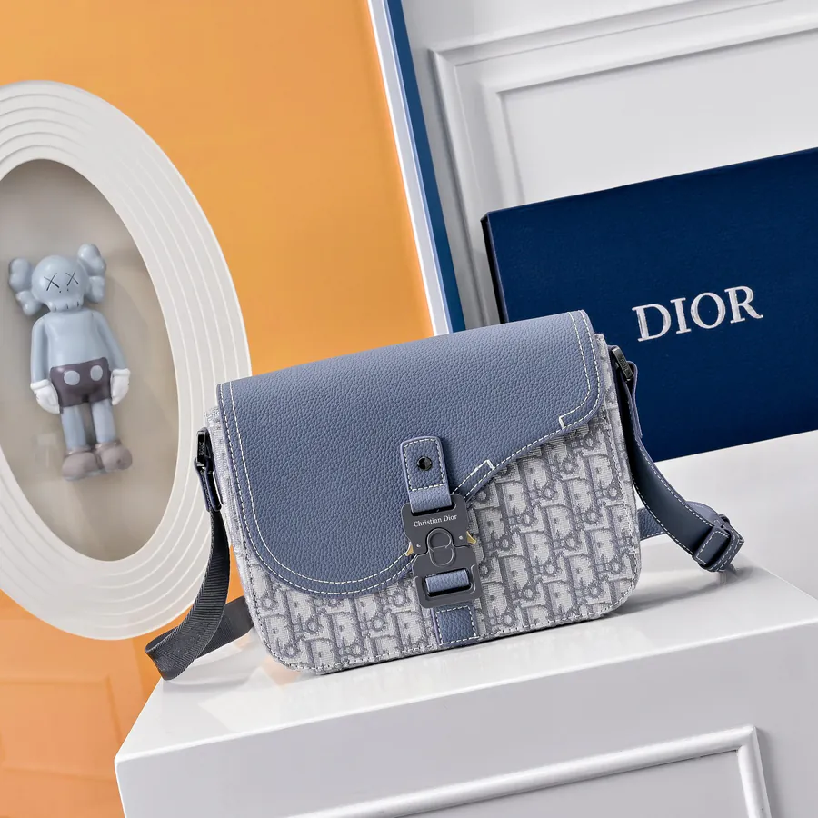 Cistian Signature Satchel with Adjustable Strap