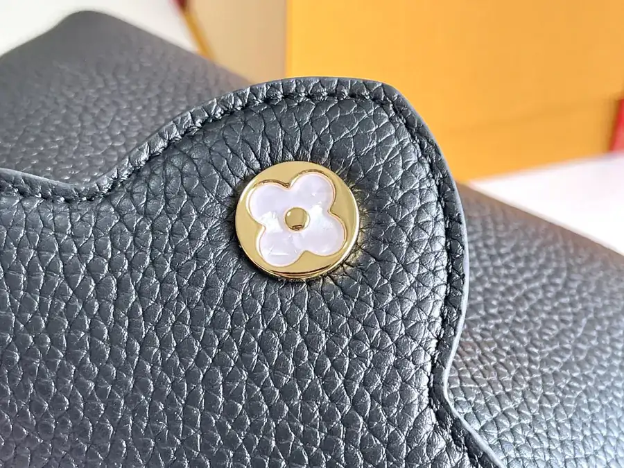CapucinesBB Mini Shell Flower Trim Black Gold Clasp