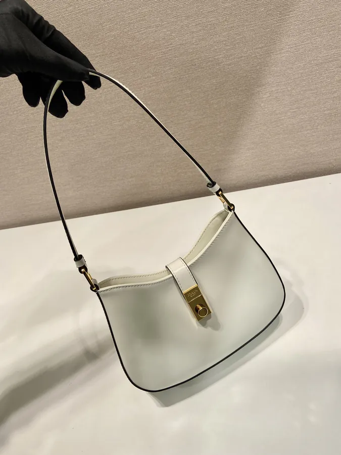 Cheo Shoulder Bag Premium Leather, Versatile Style