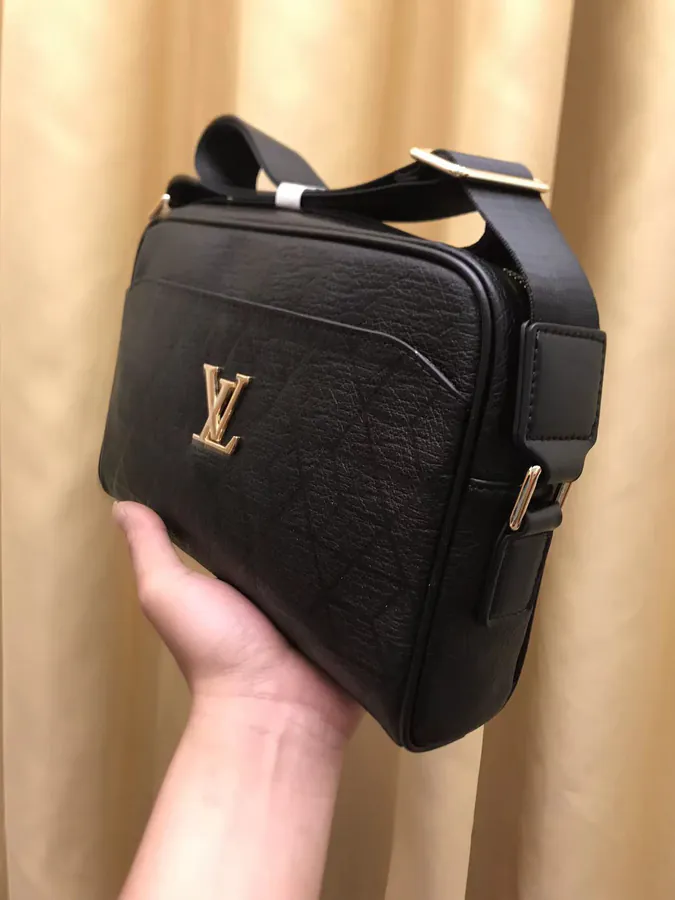 2023 V Brand New Crossbody Bag Black, Classic Design
