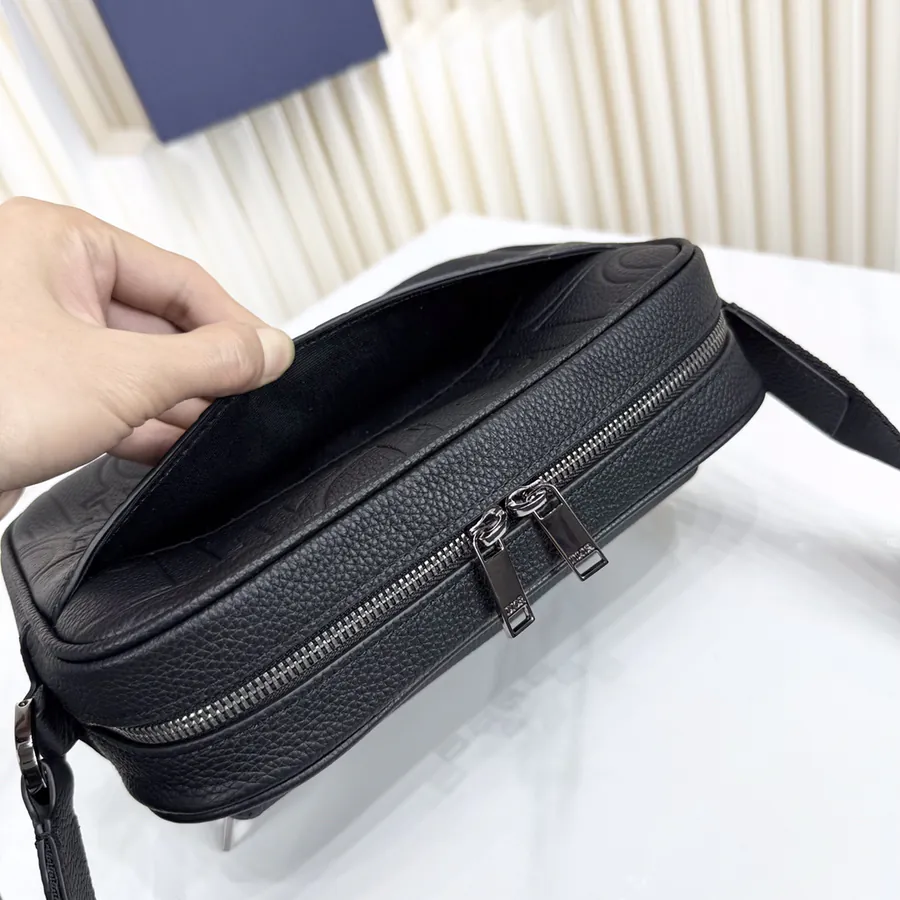 Rider 2.0 Zip Messenger Bag Black with Gravity Print