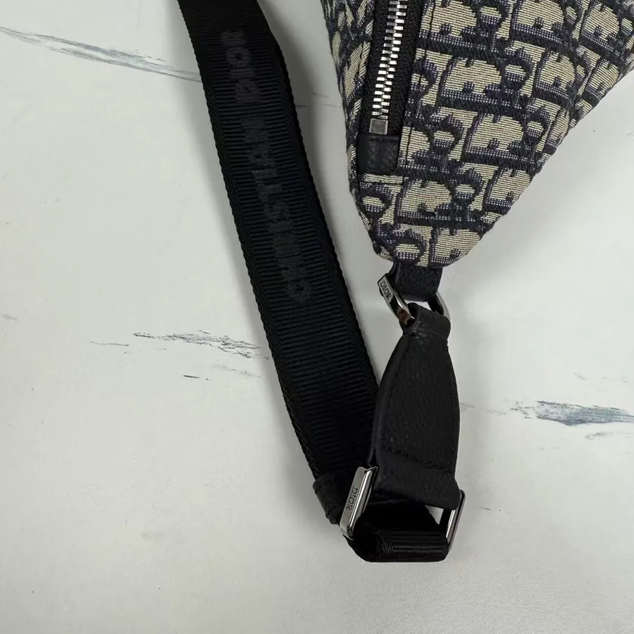 8 Spring 2025 Collection Bucket Bag with Oblique Print