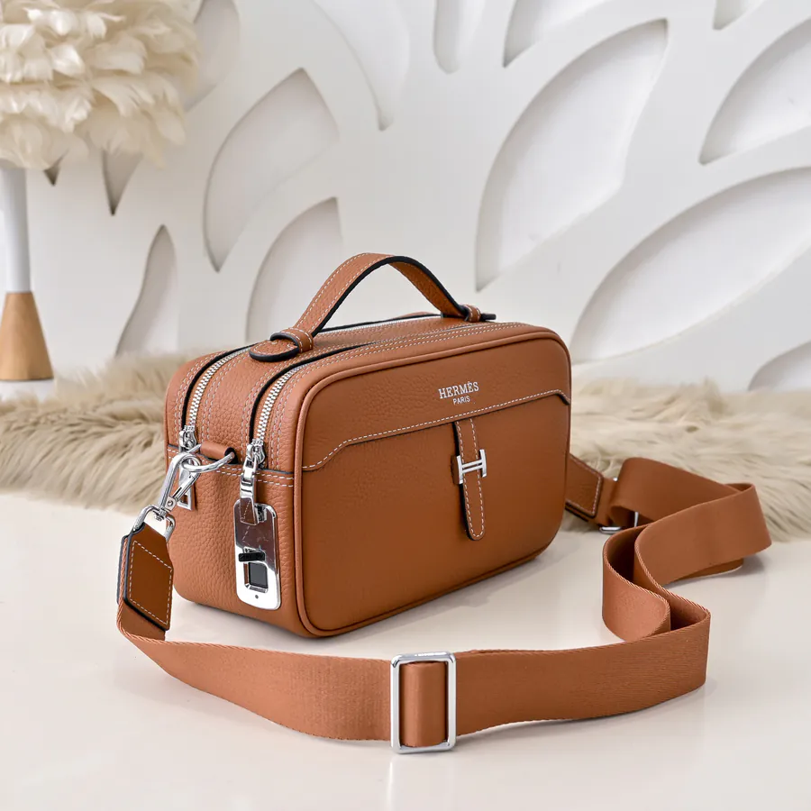 Hermes Men's Crossbody Bag Premium Calfskin, Elegant Hardware