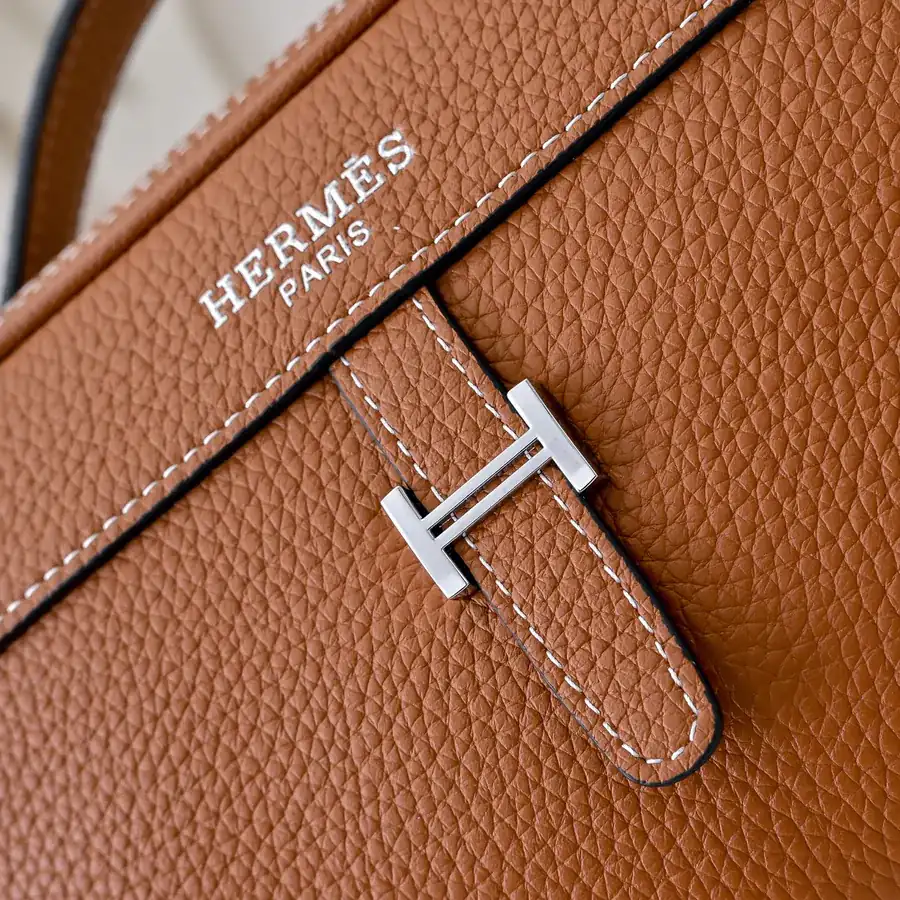 Hermes Men's Crossbody Bag Premium Calfskin, Elegant Hardware