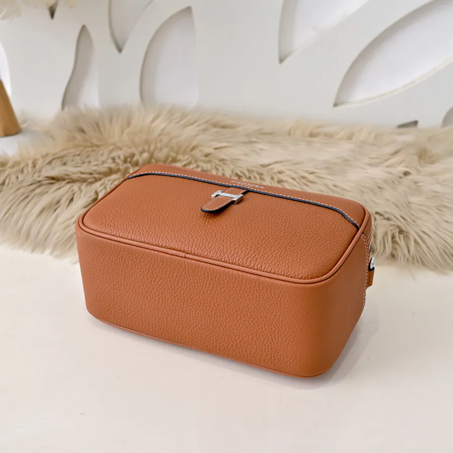 Hermes Men's Crossbody Bag Premium Calfskin, Elegant Hardware