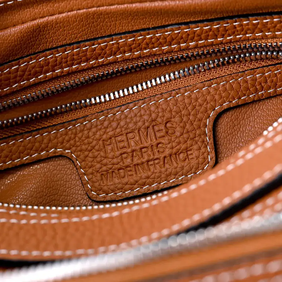Hermes Men's Crossbody Bag Premium Calfskin, Elegant Hardware