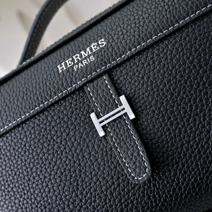 Hermes Men's Crossbody Bag Premium Calfskin, Elegant Hardware