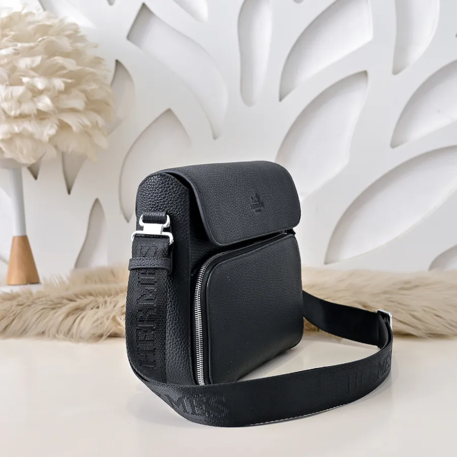 Hermes Men's Crossbody Bag Premium Calfskin, Elegant Hardware